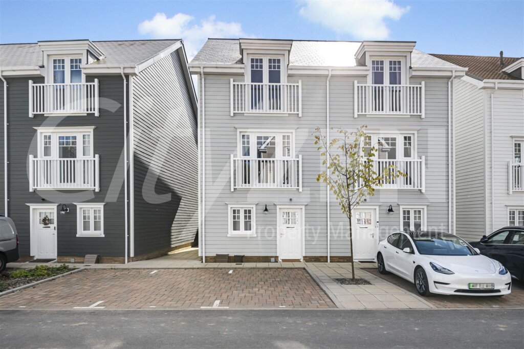 Maine Street, Reading