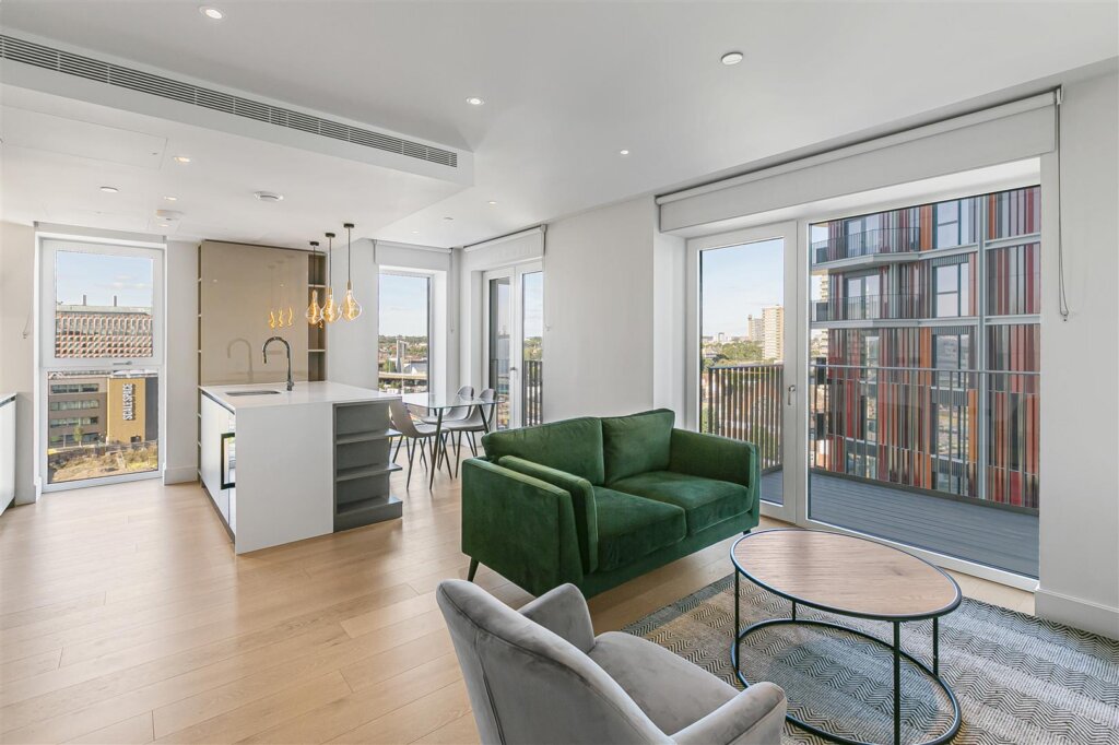 Parkside Apartments, Cascade Way, London