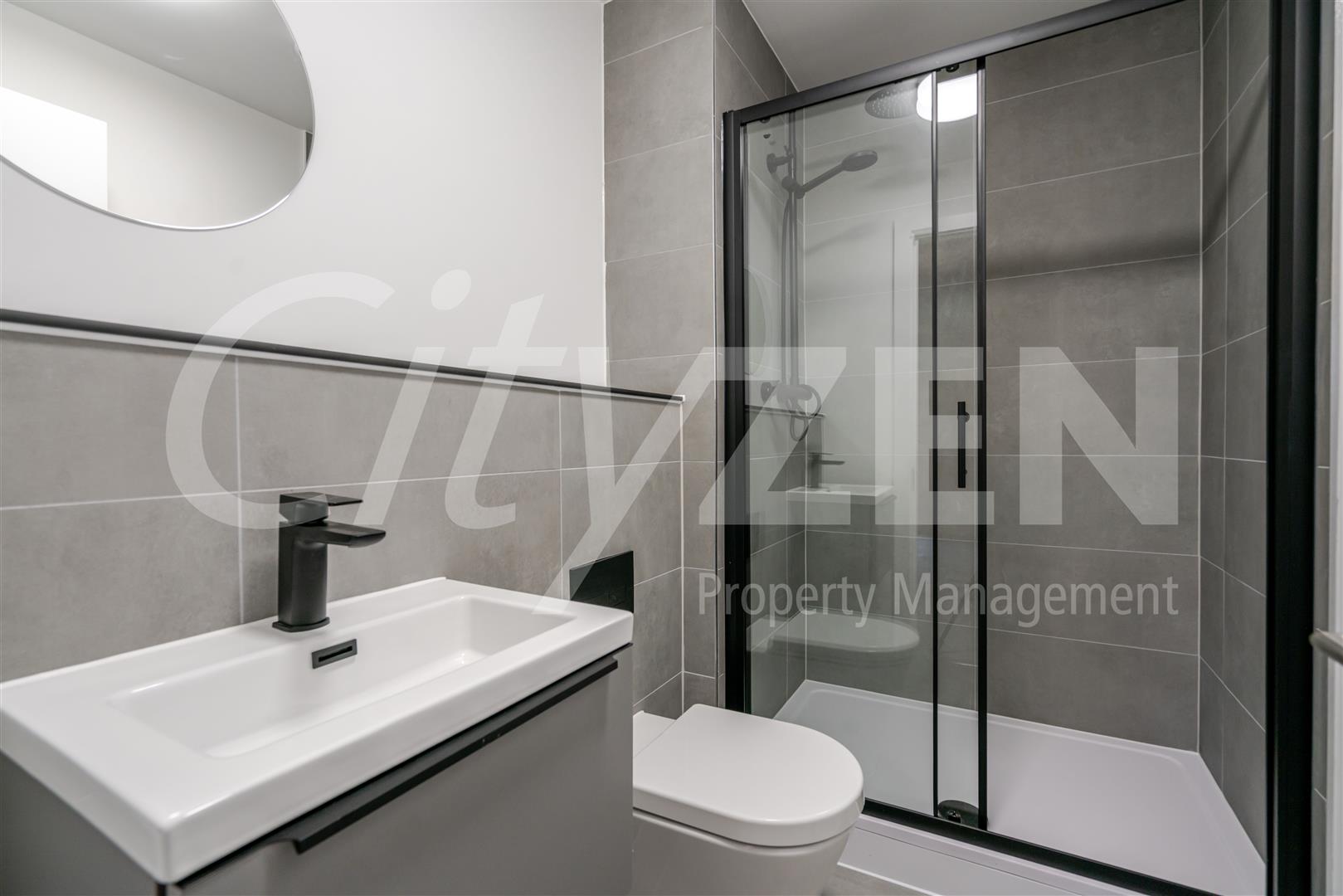 EN SUITE SHOWER ROOM